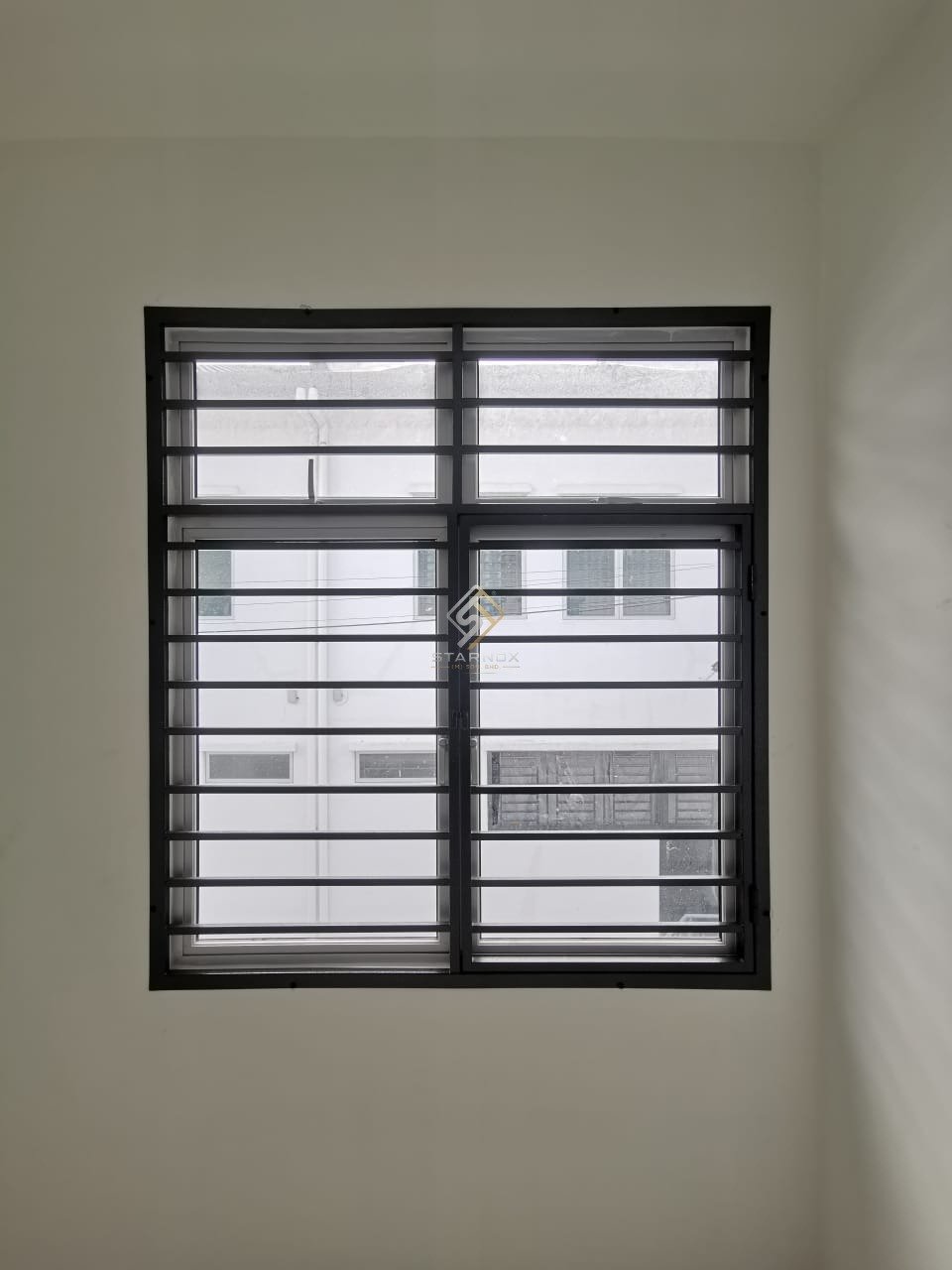 Iron Window by Starnox - example 3