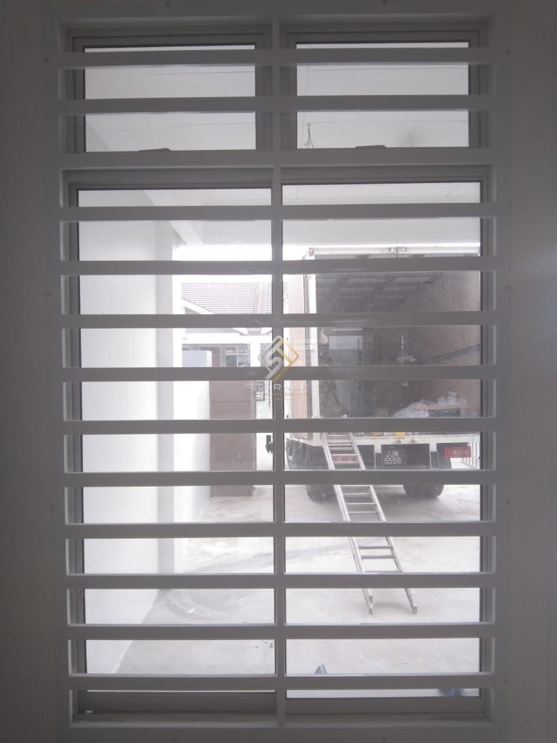 Iron Window by Starnox - example 4